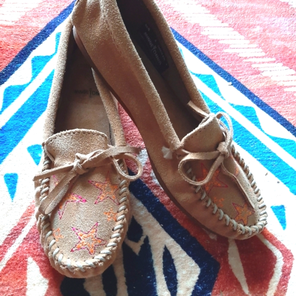 Minnetonka Moccasin Sz 6